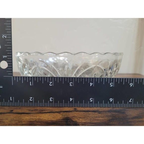 𝅺8" Crystal Glass Serving Bowl - Picture 5 of 9